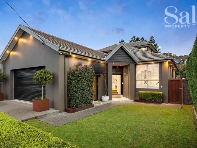Sophisticated & Lifestyle Focused, a short stroll to Merewether Beach