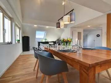 SOPHISTICATED LIVING