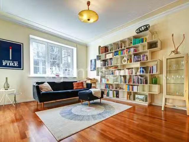 SOPHISTICATED LIVING