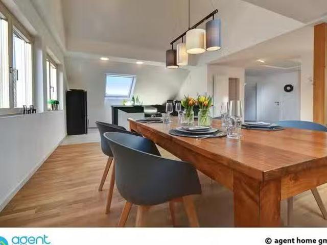 SOPHISTICATED LIVING