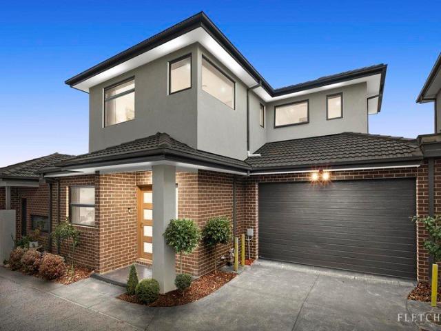Sophisticated Living with a Designer Alfresco