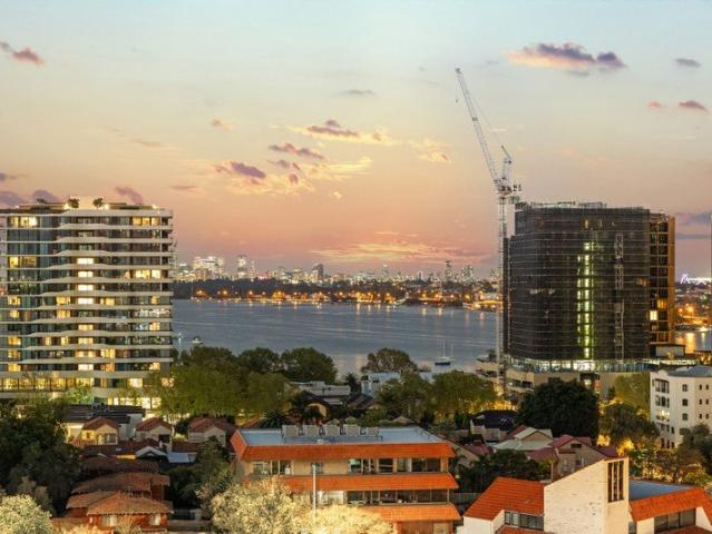 Sophisticated Living, River & City Views