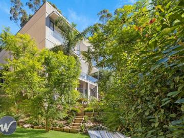 Sophisticated Living, Contemporary Design and Stunning Views