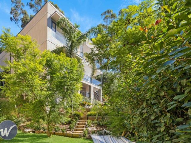 Sophisticated Living, Contemporary Design and Stunning Views