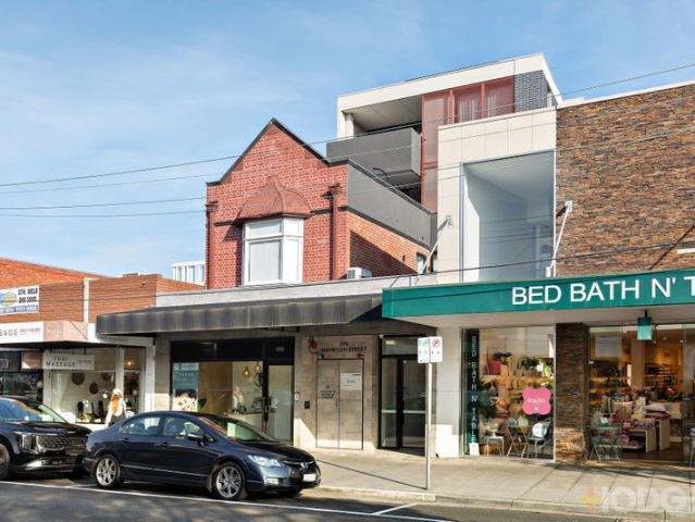 SOPHISTICATED LIVING IN THE HEART OF HAMPTON