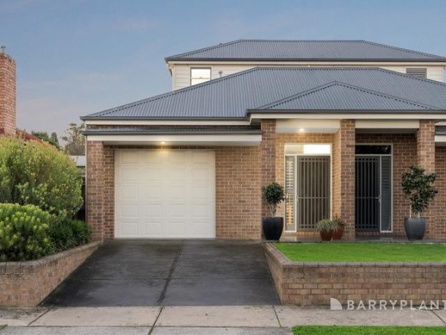 Sophisticated Living in the Heart of Prestigious Newtown