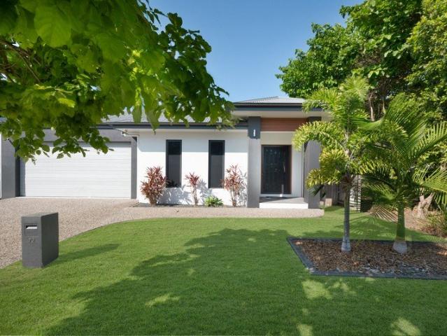 Sophisticated Living in a Sought After Golf Course Precinct