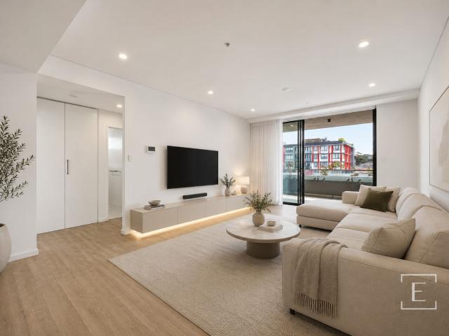 Sophisticated Living in Beverley Park!