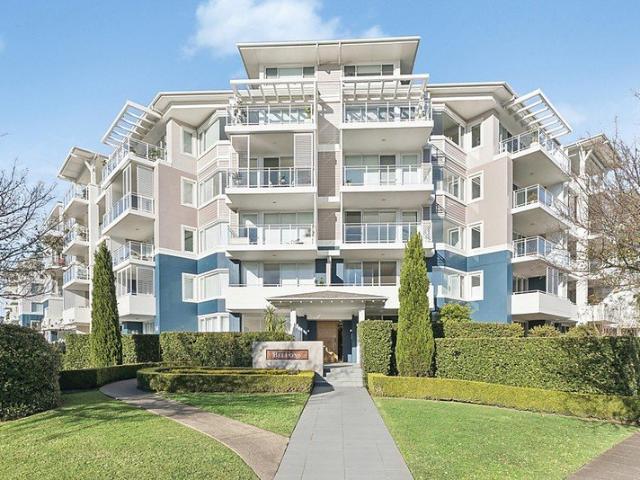 Sophisticated Living in Breakfast Point