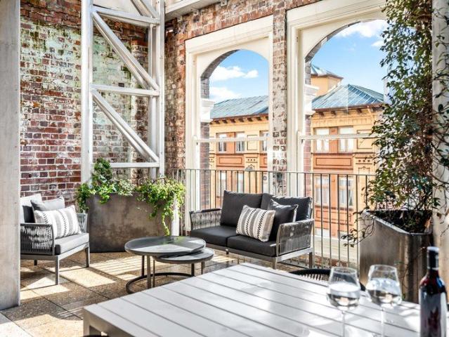 Sophisticated Living in North Facing Apartment