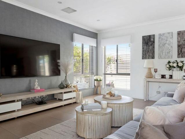 SOPHISTICATED LIVING IN SOUTH GUILDFORD