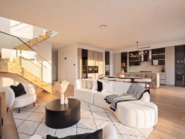 Sophisticated Living, Poolside Perfection!
