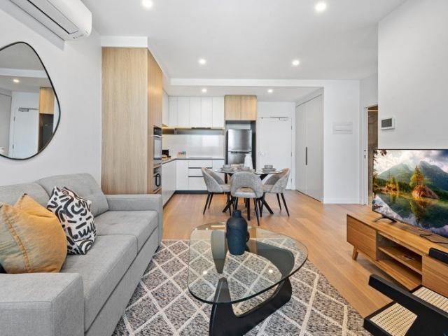 Sophisticated, Low Maintenance Living in the Heart of Alphington