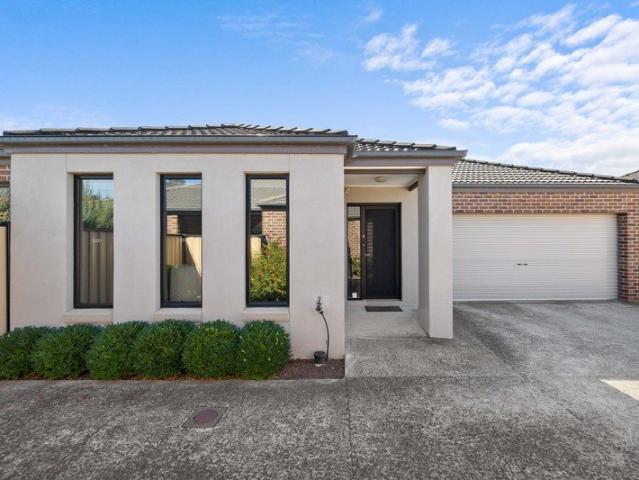 Sophisticated Low Maintenance Living Moments from Lake Wendouree