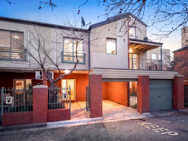 SOPHISTICATED LOW MAINTENANCE LUXURY!
