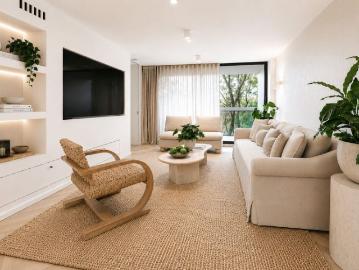 SOPHISTICATED PARKSIDE LIVING WITH DESIGNER FINISHES AND LEAFY OUTLOOKS!