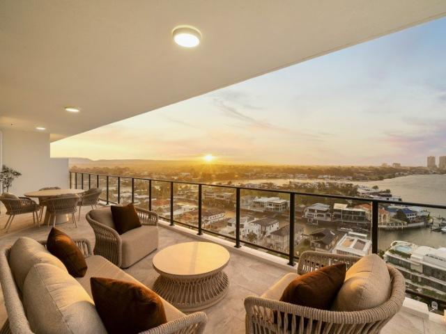 Sophisticated Penthouse with Panoramic Views