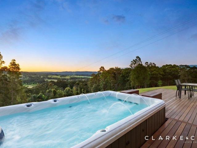 SOPHISTICATED RURAL LIVING ON AN IMPRESSIVE SCALE!