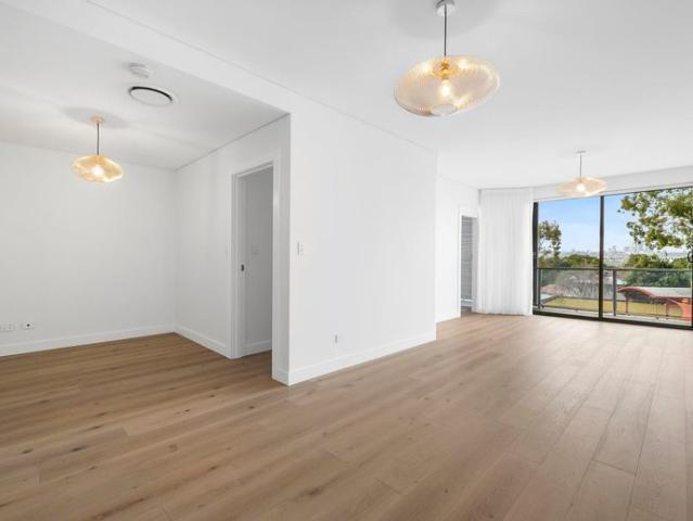 Sophisticated Renovated Apartment with Study