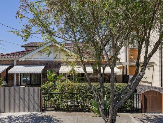 Sophisticated renovated semi / versatile 3 bed + study floorplan