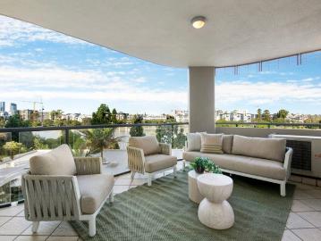 Sophisticated Riverfront Living with Unrivalled City Connectivity