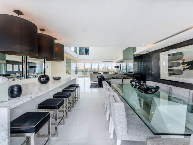 Sophisticated riverside duplex penthouse in Chelsea