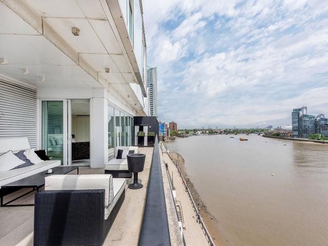 Sophisticated riverside duplex penthouse in Chelsea