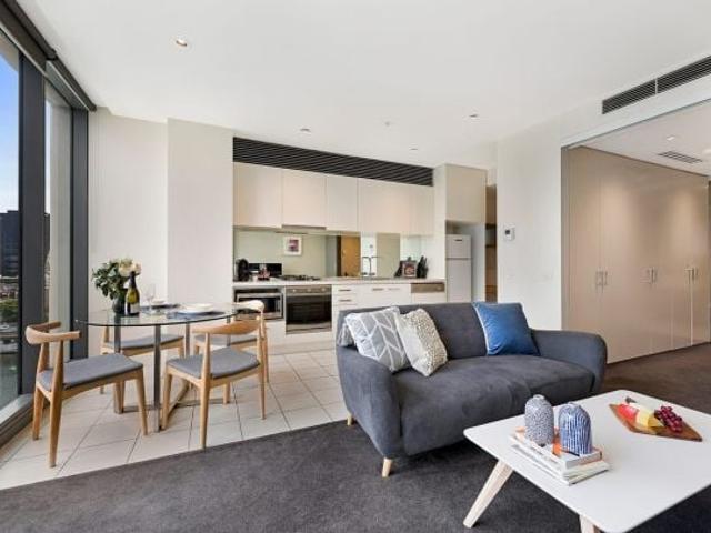 Sophisticated Riverside Living in the Prestigious Freshwater Place!