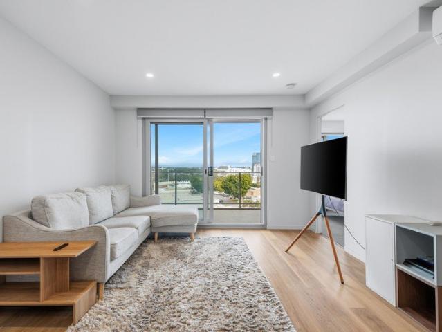 Sophisticated Riverside Living with Unmatched Panoramic Views