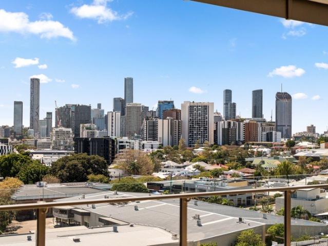 Sophisticated Riverside Living with Panoramic City Views