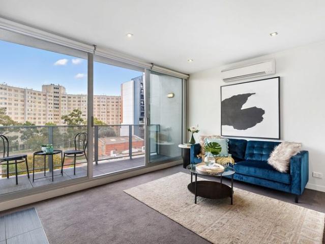 Sophisticated Style in Convenient Locale