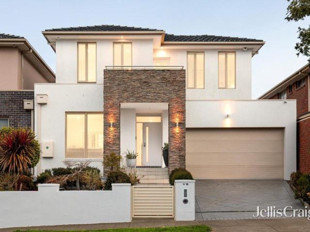Sophisticated Style in GWSC Catchment, Walk to the Glen