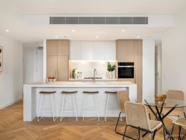 Sophisticated Style in the Coveted EDSC Zone