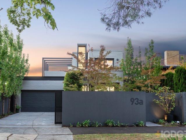 Sophisticated Style with Standalone Space