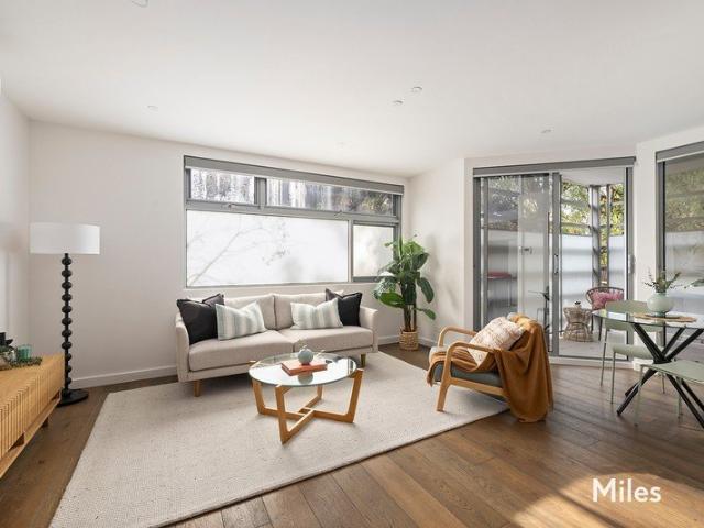 Sophisticated, Sunlit & Secluded Near Burgundy Street
