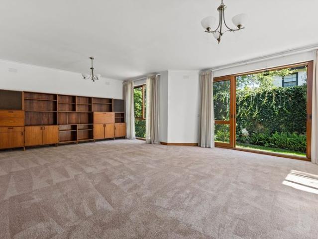 Sophisticated Sanctuary in a Prestigious Toorak Pocket