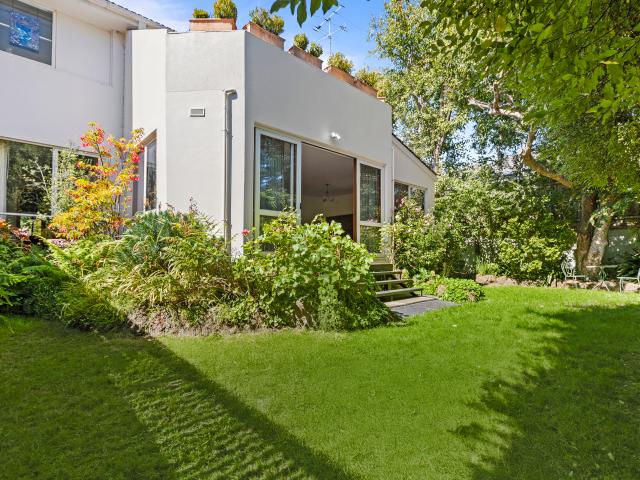 Sophisticated Sanctuary in a Prestigious Toorak Pocket