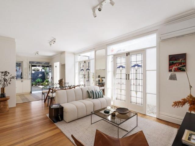 Sophisticated single fronted c1900s cottage