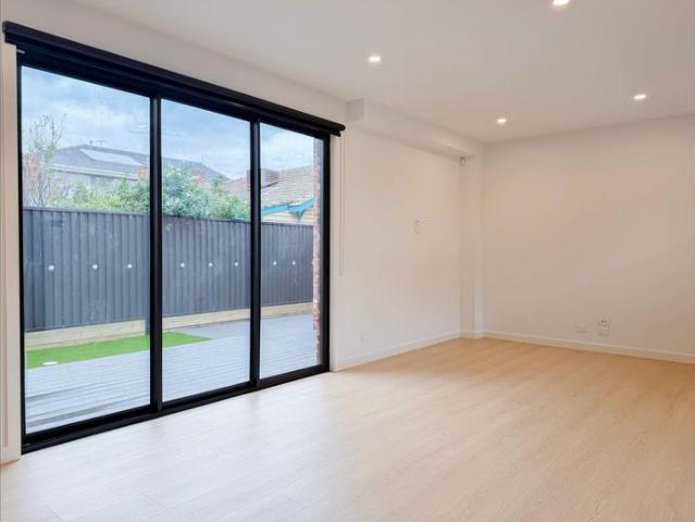 Sophisticated, Spacious & Superb Location