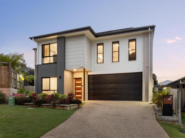 Sophisticated Split Lot Living: A Statement of Style & Space