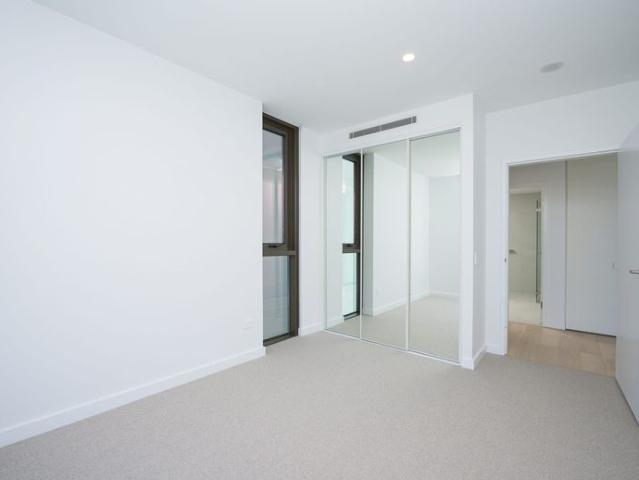 Sophisticated Two Bedroom Apartment in Prime Location