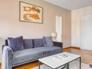 Sophisticated Ternes Studio: Modern Living Awaits!, Paris Amsterdam Apartments for Rent
