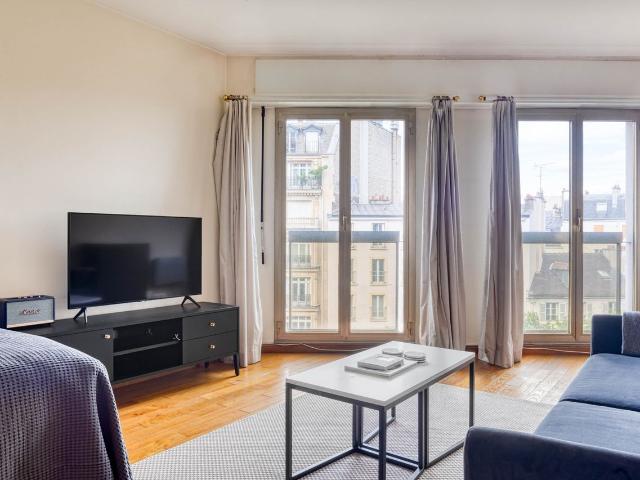 Sophisticated Ternes Studio: Modern Living Awaits!, Paris Amsterdam Apartments for Rent