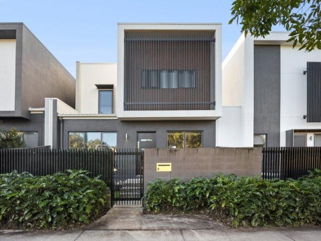 Sophisticated Terrace Living in the Heart of Harmony REF: 4482