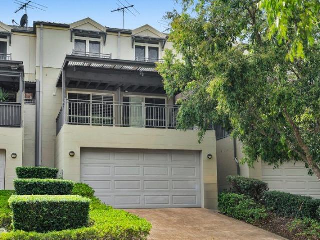 Sophisticated terrace living in the heart of Macquarie Links