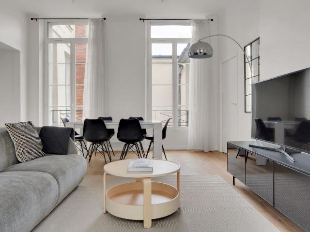 Sophisticated Three Bedroom Apartment in Paris, Paris Amsterdam Apartments for Rent