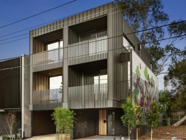 Sophisticated Three Level Living in Blue Chip South Yarra Furnished Flexible Lease Terms
