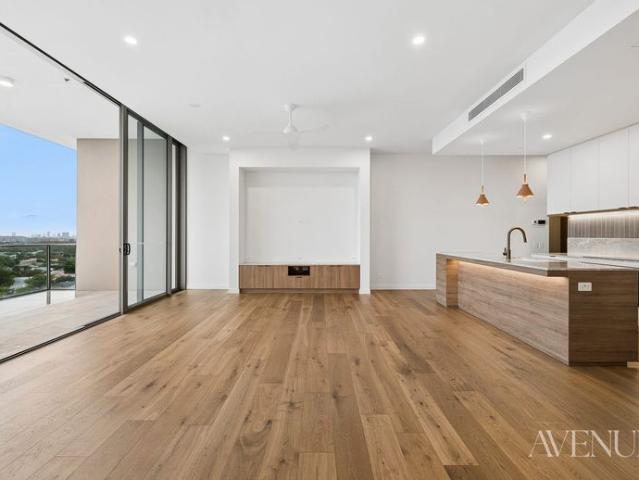 ️ Sophisticated Top Floor Living with Resort Style Amenities