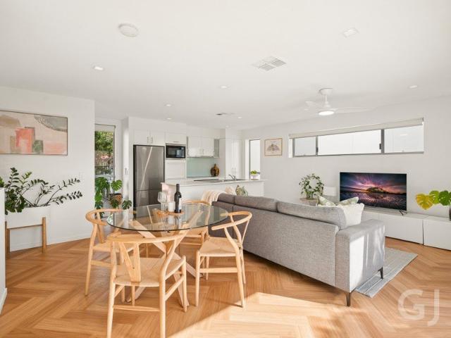 Sophisticated Townhome in Boutique Complex