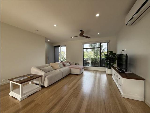 SOPHISTICATED TOWNHOUSE LIVING BY THE PARK! FURNISHED
